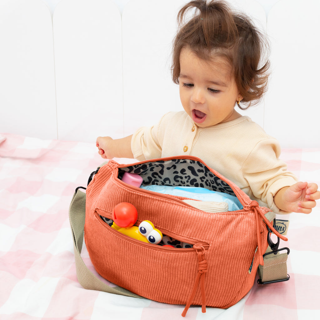 Moonbag Wickeltasche in Braun mit Leoprint und Platz für Windeln, Flasche und Snacks