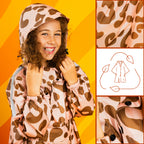 Verstellbare Kapuze des Kinder Regenponchos im Leo Print