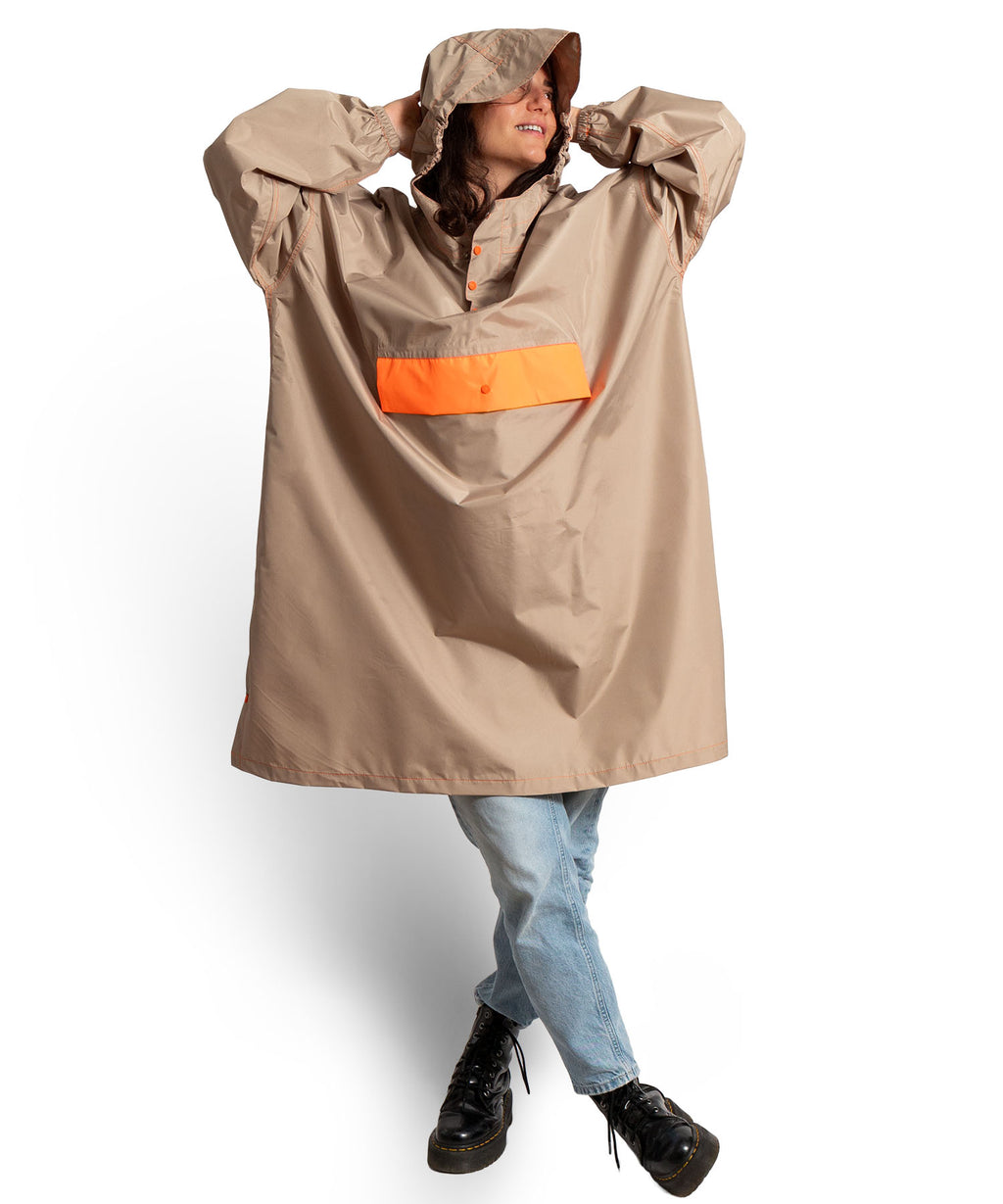 Regenponcho Damen aus recycled Polyester